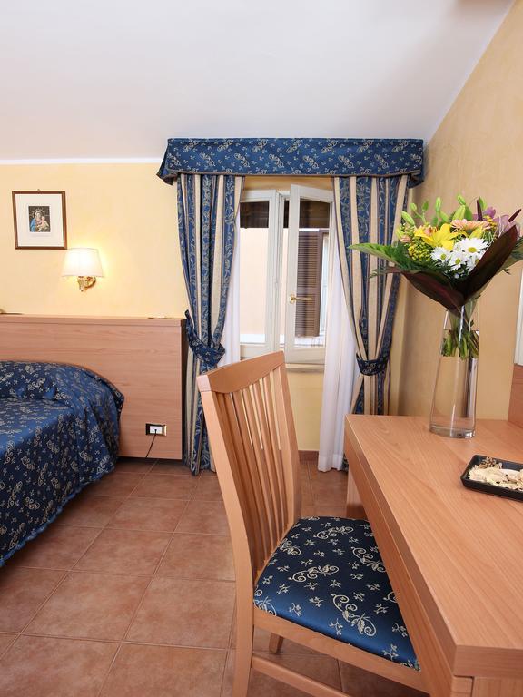Casa Di Santa Francesca Romana A Ponte Rotto Room photo